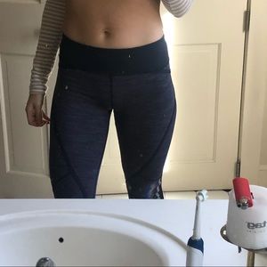 CROPPED LULULEMON STRIPED LEGGINGS SIZE 4